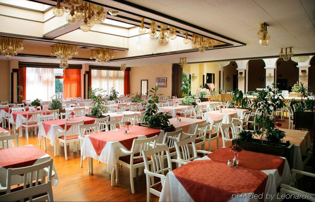 Hotel Οπατία Εστιατόριο φωτογραφία