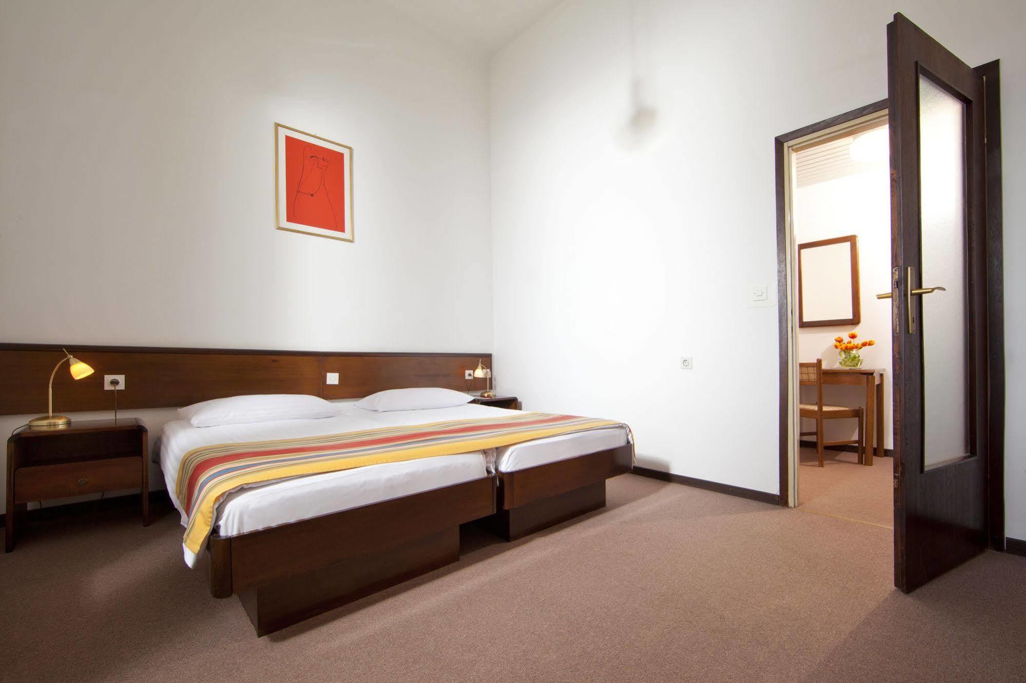 Hotel Οπατία Εξωτερικό φωτογραφία